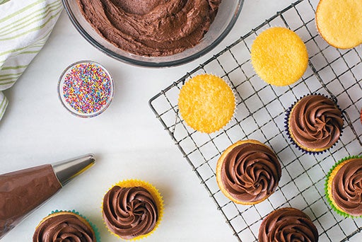 Classic Birthday Cupcakes –&nbsp;Step 13