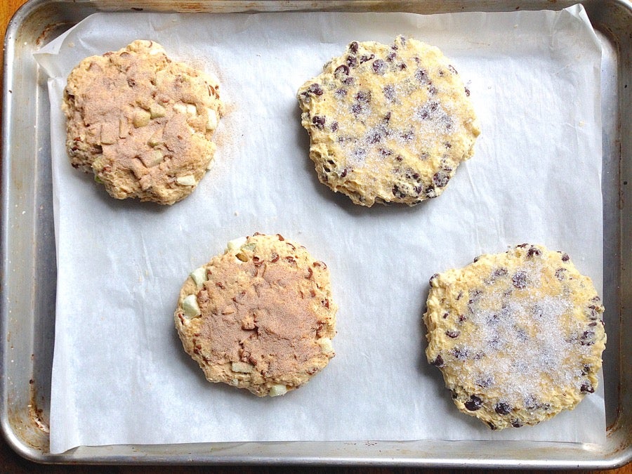 AnEasyWayToShapeScones via @kingarthurflour