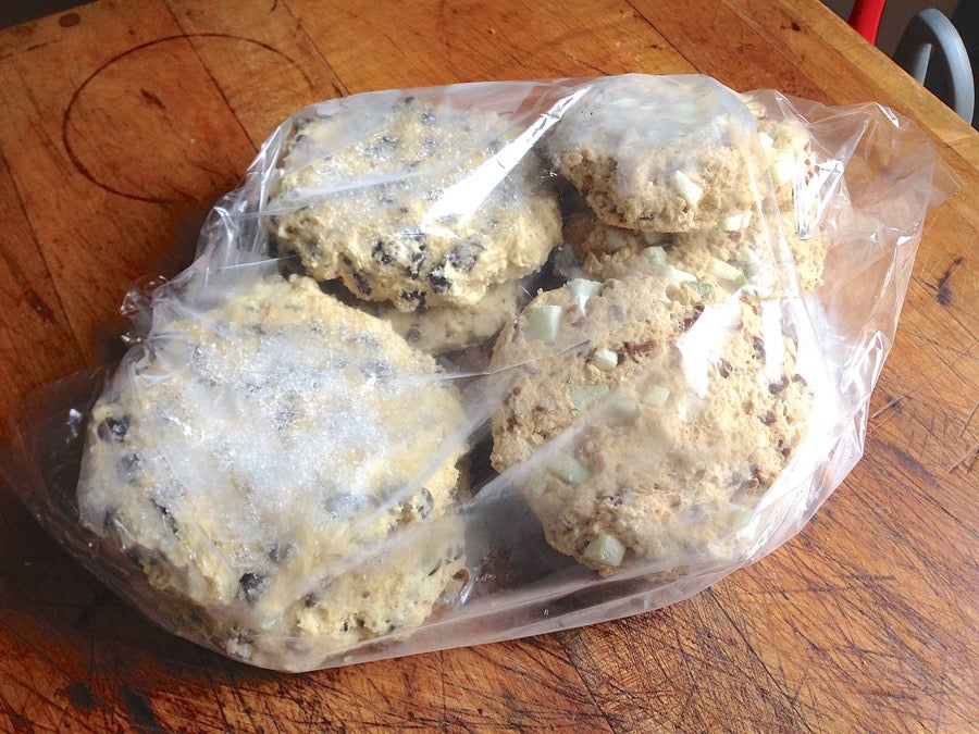 AnEasyWayToShapeScones via @kingarthurflour