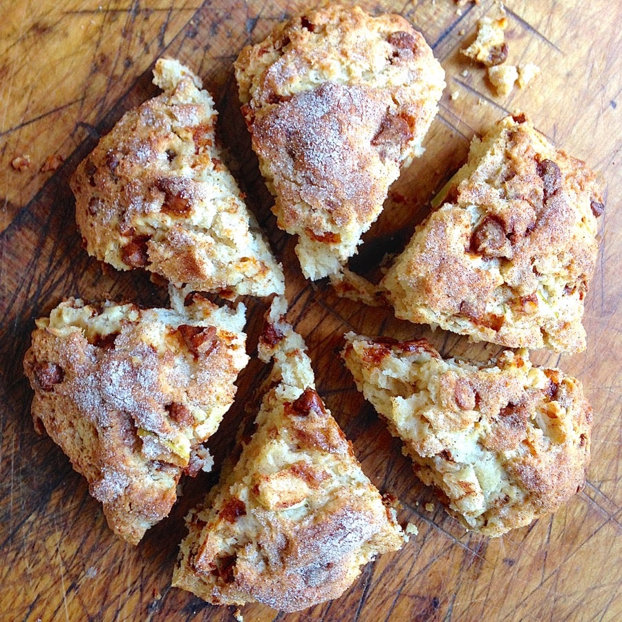AnEasyWayToShapeScones via @kingarthurflour