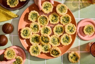 Mini Quiches on a plate seen from above