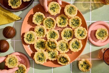 Mini Quiches on a plate seen from above